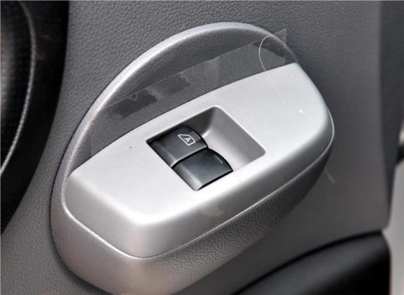 日产NV200 2011款 1.6L 232座 尊雅型 车厢座椅   门窗控制