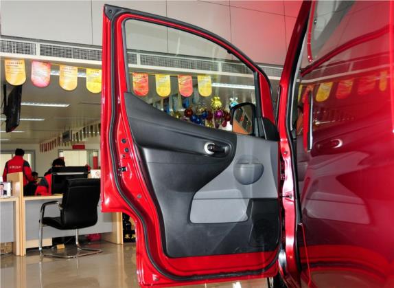 日产NV200 2012款 1.6L 232座 豪华型 车厢座椅   前门板
