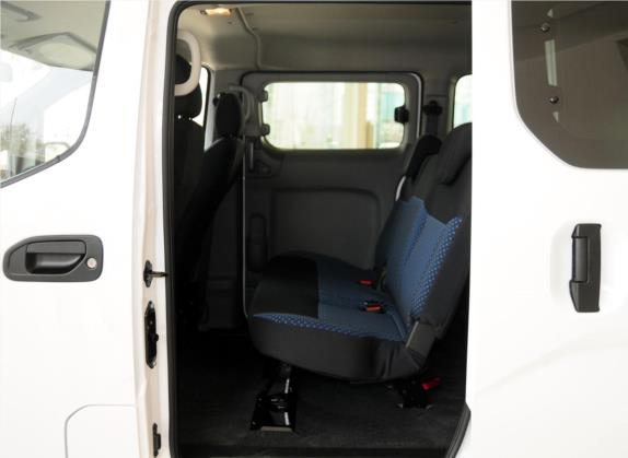 日产NV200 2013款 1.6L 豪华型 国V 车厢座椅   后排空间