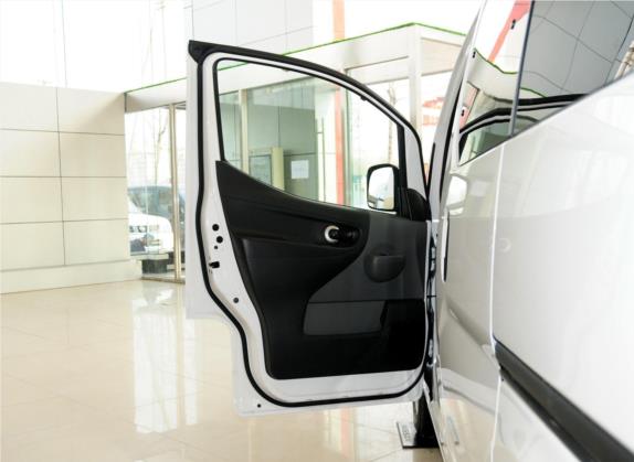 日产NV200 2013款 1.6L 豪华型 国V 车厢座椅   前门板