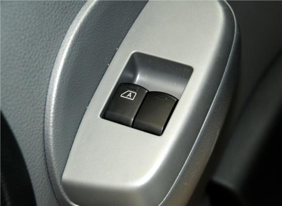 日产NV200 2013款 1.6L 豪华型 国V 车厢座椅   门窗控制