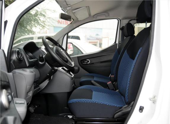 日产NV200 2013款 1.6L 尊雅型 国V 车厢座椅   前排空间