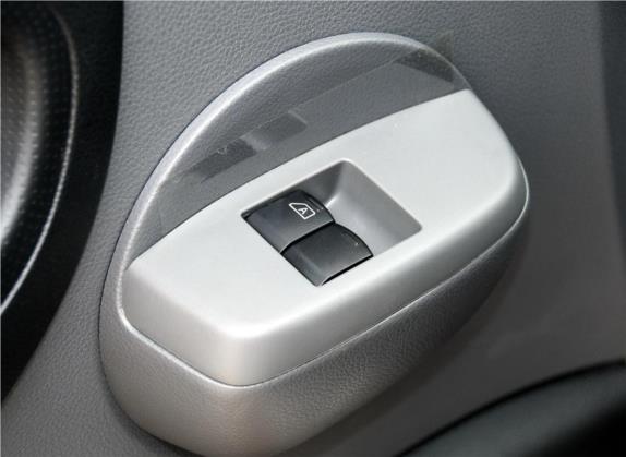 日产NV200 2013款 1.6L 尊雅型 国V 车厢座椅   门窗控制