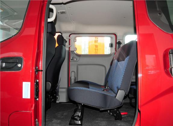 日产NV200 2013款 1.6L 豪华型 国IV 车厢座椅   后排空间