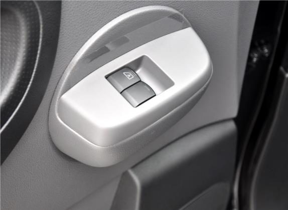 日产NV200 2013款 1.6L 尊雅型 国IV 车厢座椅   门窗控制