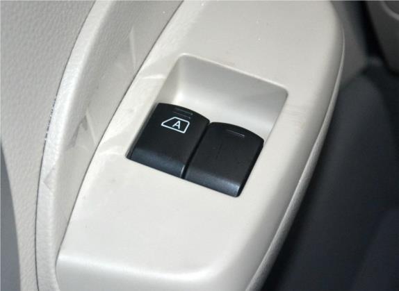日产NV200 2014款 1.6L CVT豪华型 国IV 车厢座椅   门窗控制