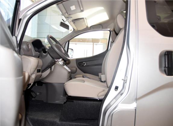 日产NV200 2014款 1.6L CVT尊雅型 国IV 车厢座椅   前排空间
