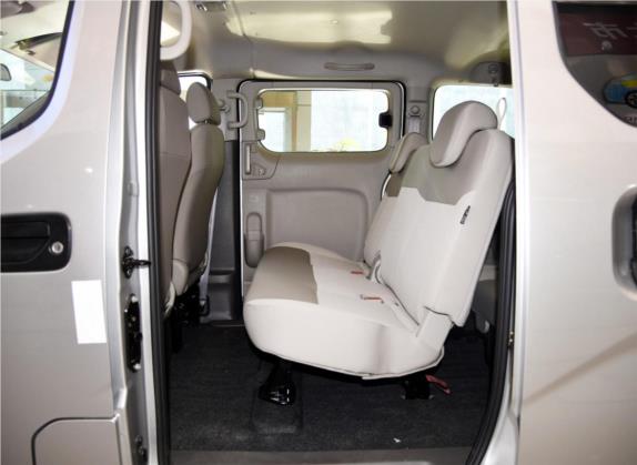 日产NV200 2014款 1.6L CVT尊雅型 国IV 车厢座椅   后排空间