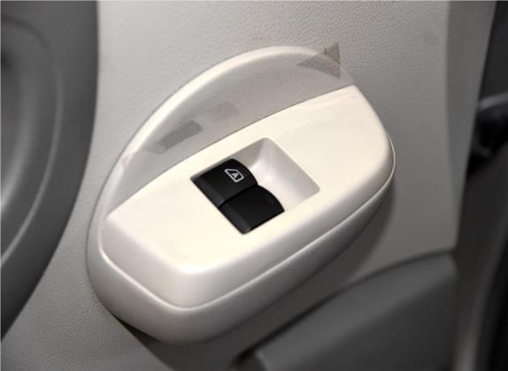 日产NV200 2014款 1.6L CVT尊雅型 国IV 车厢座椅   门窗控制