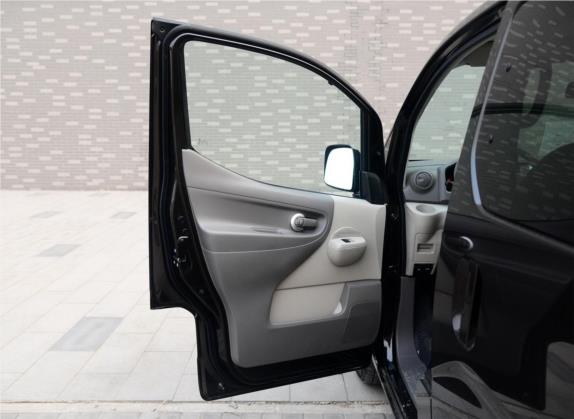 日产NV200 2014款 1.6L CVT尊贵型 国IV 车厢座椅   前门板