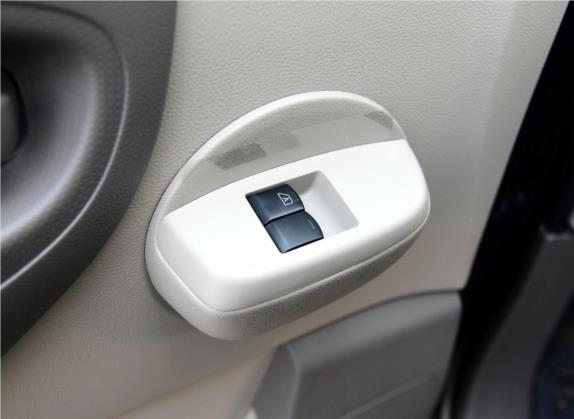 日产NV200 2014款 1.6L CVT尊贵型 国IV 车厢座椅   门窗控制