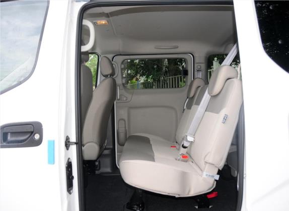 日产NV200 2014款 1.6L 手动豪华型 国IV 车厢座椅   后排空间