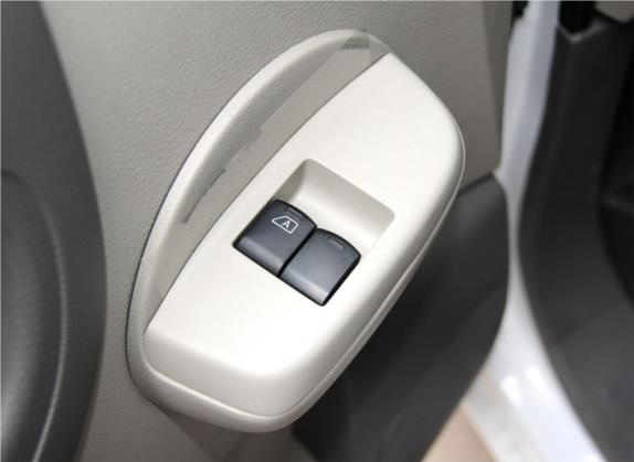 日产NV200 2014款 1.6L 手动豪华型 国IV 车厢座椅   门窗控制