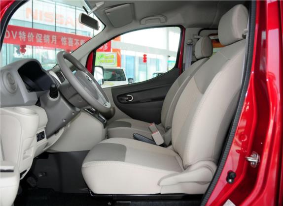 日产NV200 2014款 1.6L 手动尊雅型 国IV 车厢座椅   前排空间