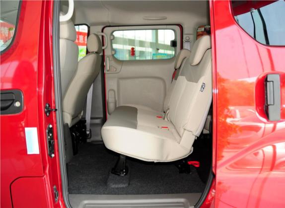日产NV200 2014款 1.6L 手动尊雅型 国IV 车厢座椅   后排空间