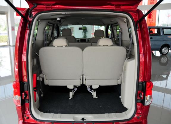 日产NV200 2014款 1.6L 手动尊雅型 国IV 车厢座椅   后备厢