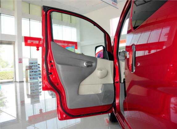 日产NV200 2014款 1.6L 手动尊雅型 国IV 车厢座椅   前门板