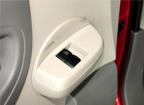 日产NV200 2014款 1.6L 手动尊雅型 国IV 车厢座椅   门窗控制