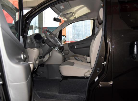 日产NV200 2014款 1.6L 手动尊享型 国IV 车厢座椅   前排空间