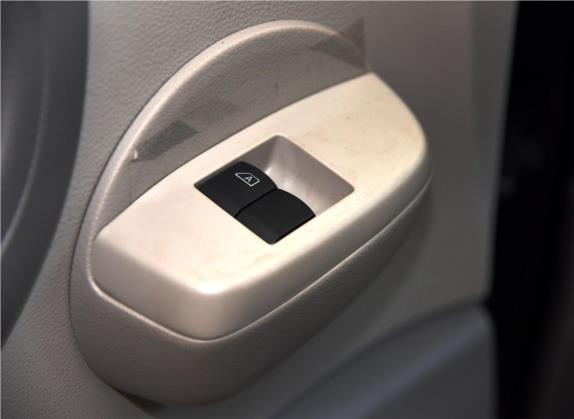 日产NV200 2014款 1.6L 手动尊享型 国IV 车厢座椅   门窗控制