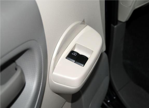 日产NV200 2014款 1.6L 手动豪华型 国V 车厢座椅   门窗控制