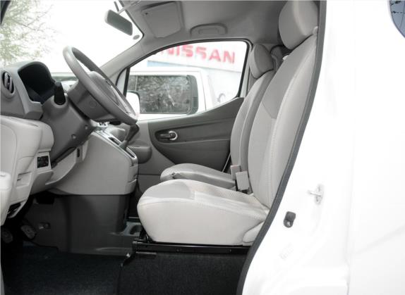 日产NV200 2014款 1.6L 手动尊雅型 国V 车厢座椅   前排空间