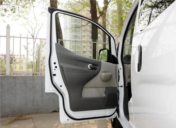 日产NV200 2014款 1.6L 手动尊雅型 国V 车厢座椅   前门板
