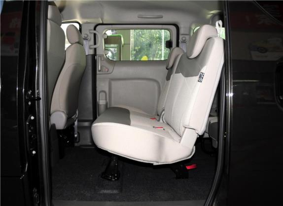 日产NV200 2014款 1.6L 手动尊享型 国V 车厢座椅   后排空间