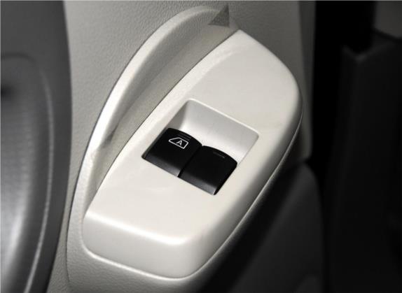 日产NV200 2014款 1.6L 手动尊享型 国V 车厢座椅   门窗控制