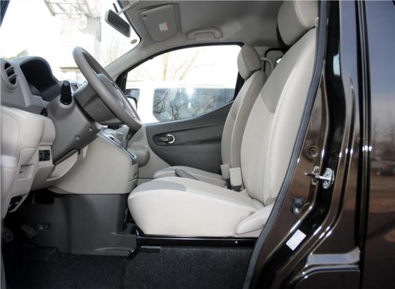 日产NV200 2014款 1.6L 手动尊贵型 国V 车厢座椅   前排空间