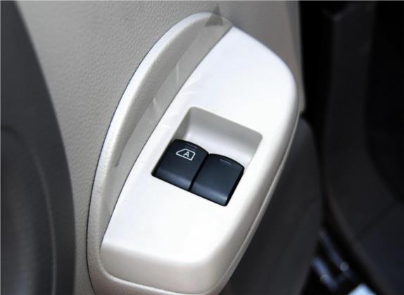 日产NV200 2014款 1.6L 手动尊贵型 国V 车厢座椅   门窗控制
