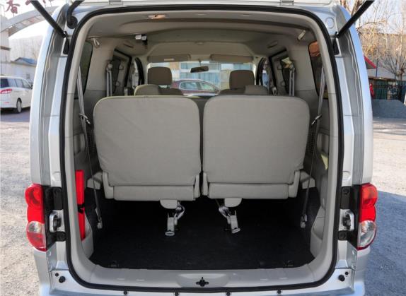 日产NV200 2014款 1.6L CVT豪华型 国V 车厢座椅   后备厢