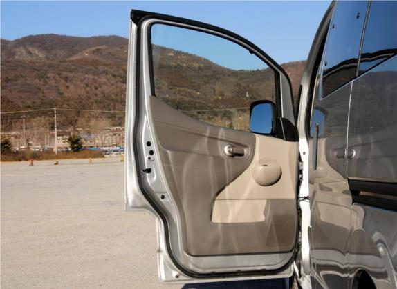 日产NV200 2014款 1.6L CVT豪华型 国V 车厢座椅   前门板
