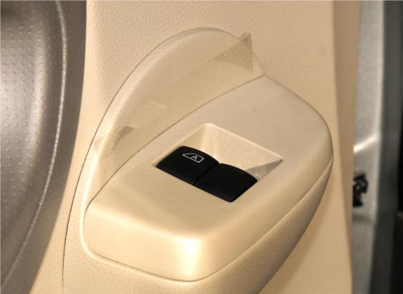 日产NV200 2014款 1.6L CVT豪华型 国V 车厢座椅   门窗控制