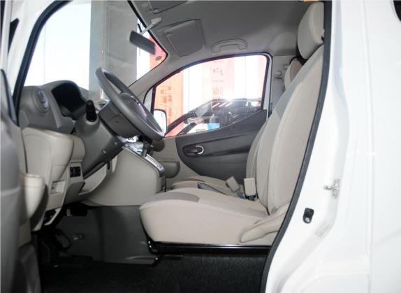 日产NV200 2014款 1.6L CVT尊雅型 国V 车厢座椅   前排空间