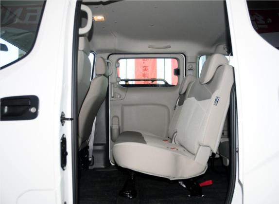 日产NV200 2014款 1.6L CVT尊雅型 国V 车厢座椅   后排空间