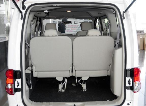 日产NV200 2014款 1.6L CVT尊雅型 国V 车厢座椅   后备厢