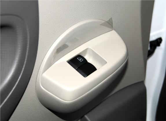 日产NV200 2014款 1.6L CVT尊雅型 国V 车厢座椅   门窗控制