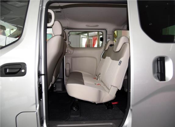 日产NV200 2014款 1.6L CVT尊享型 国V 车厢座椅   后排空间