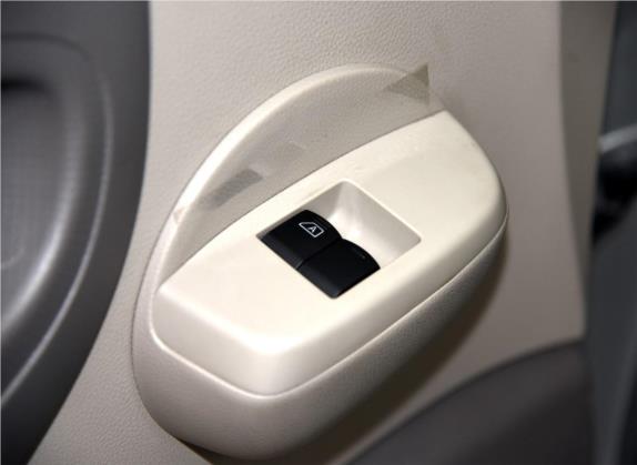 日产NV200 2014款 1.6L CVT尊享型 国V 车厢座椅   门窗控制