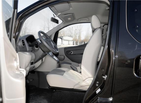 日产NV200 2014款 1.6L CVT尊贵型 国V 车厢座椅   前排空间