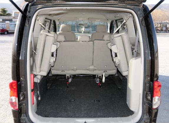 日产NV200 2014款 1.6L CVT尊贵型 国V 车厢座椅   后备厢