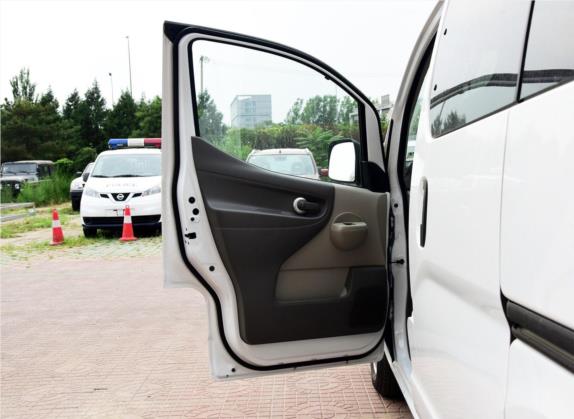 日产NV200 2016款 1.6L 手动豪华型 车厢座椅   前门板