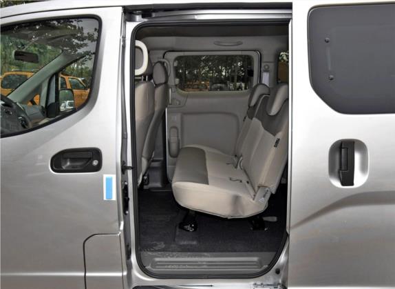 日产NV200 2016款 1.6L CVT豪华型 车厢座椅   后排空间
