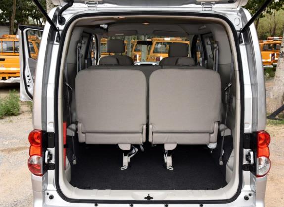 日产NV200 2016款 1.6L CVT豪华型 车厢座椅   后备厢
