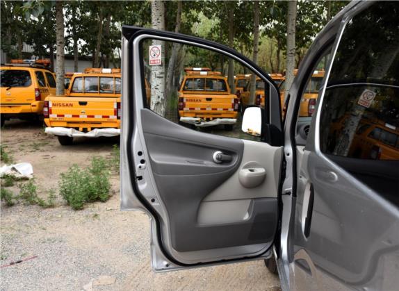 日产NV200 2016款 1.6L CVT豪华型 车厢座椅   前门板