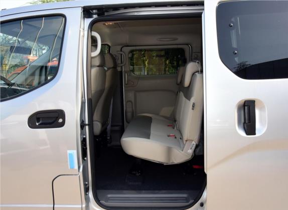 日产NV200 2016款 改款 1.6L 手动豪华型 车厢座椅   后排空间