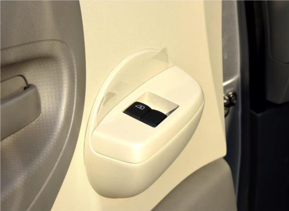 日产NV200 2016款 改款 1.6L 手动豪华型 车厢座椅   门窗控制