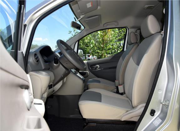 日产NV200 2016款 改款 1.6L CVT豪华型 车厢座椅   前排空间