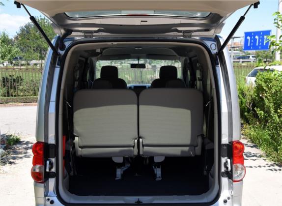 日产NV200 2016款 改款 1.6L CVT豪华型 车厢座椅   后备厢